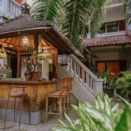 Nakula Familiar Inn Denpasar Exteriör bild